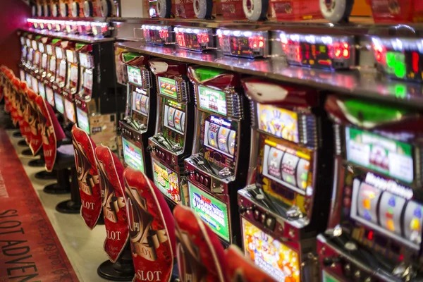 Buffalo King slot game interface showing reels and spin button