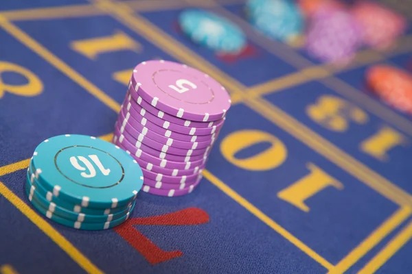 The Great Icescape slot game interface showing winter-themed reels and spin button